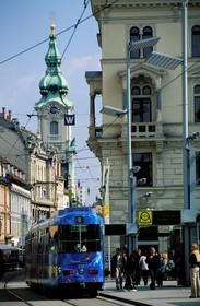 Autriche, Styrie, Graz, centre historique classé Patrimoine Mondial de l'UNESCO, tramway sur la Herrengrasse, rue principale