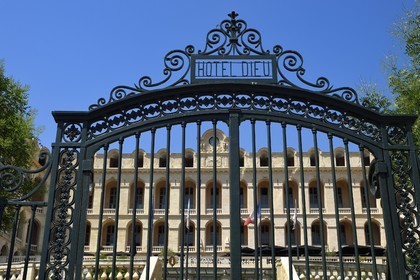 France, Bouches du Rhone, Marseille, Panier district, the Intercontinental Hotel and former Hotel Dieu (16th century)