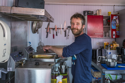 France, Finistère (29), Mer d'Iroise, Ile de Molène, restaurant et gite Chez Albin, Albin Le Berre