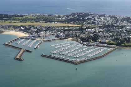 France, Morbihan, Quiberon peninsula (presqu'ile de Quiberon), Quiberon port (aerial view)
