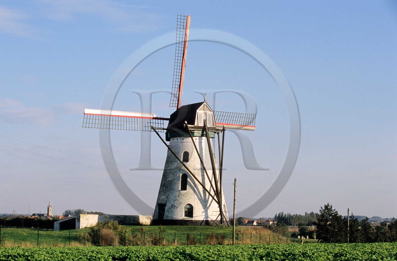 Belgique, Flandre-Occidentale, région de Poperinge, vers Stavele, le (moulin de) Broukmolen