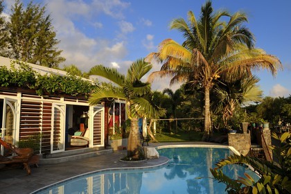 France, Ile de la Reunion, Petite Ile, villa tropicale avec piscine à débordement