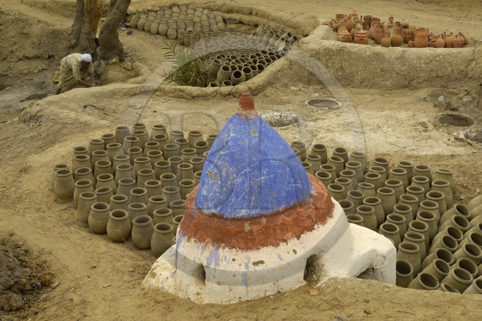 Egypte, Haute Egypte, désert libyque, oasis de Dakhla, vieux village de Al-Qasr, l'atelier du potier