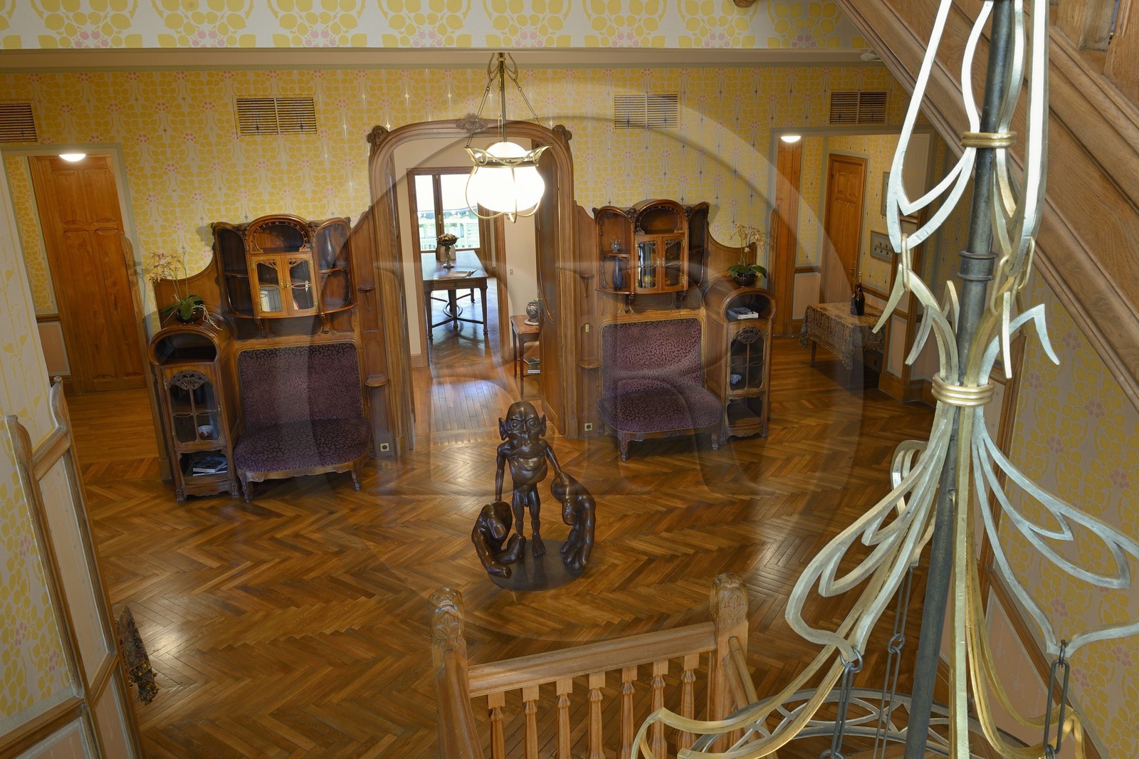 France, Marne (51), Reims, la Villa Demoiselle de style Art Nouveau, Homonculus sensitif (2007) de Mathieu Mercier et mobilier de Majorelle