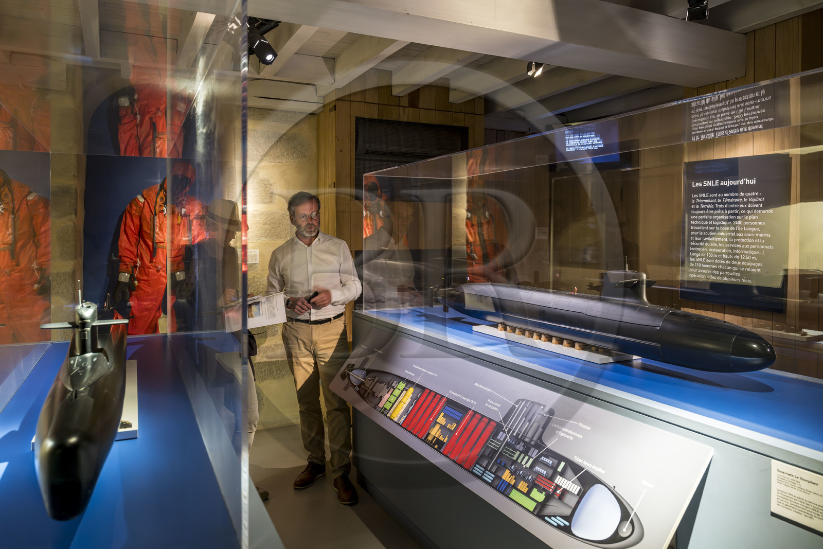 France, Finistère (29), Brest, le musée national de la Marine dans le château, le conservateur Jean-Yves Besselièvre et maquettes de sous-marins nucléaires SNLE
