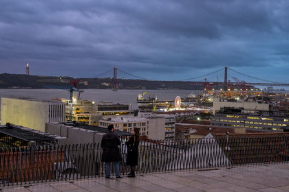 Portugal, Lisbon, Miradouro de Santa Catarina in the heights of the Bica district, view of the Tagus and the Ponte 25 de Abril