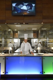 France, Rhône (69), Lyon, quartier de Vaise, brasserie L'Ouest de Paul Bocuse, le chef Cédric Boutrou