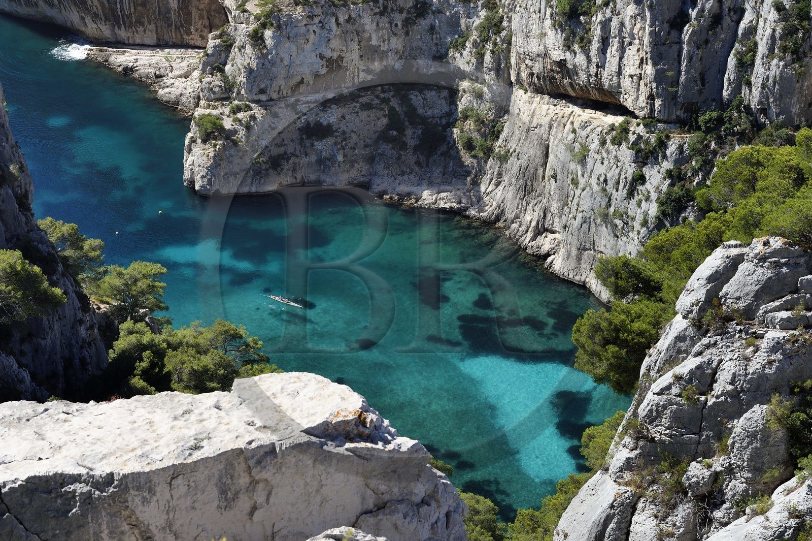 France, Bouches du Rhone, Marseille, National Park of the Calanques, rowing in the Calanque En Vau (cove) (request for authorization necessary before publication)