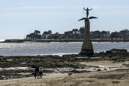 France, Loire-Atlantique (44), Estuaire de la Loire, Saint-Nazaire, la Grande plage, Monument Americain appelé Sammy édifié en mémoire du débarquement américain du 26 juin 1917 à Saint-Nazaire sur le front de mer