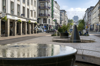 France, Finistère (29), Brest, la rue de Siam et l'Hotel de Ville en arrère plan