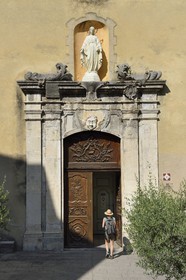 France, Alpes-de-Haute-Provence (04), cité médiévale d'Entrevaux fortifiée par Vauban, la cathédrale fortifiée Notre-Dame-de-l'Assomption