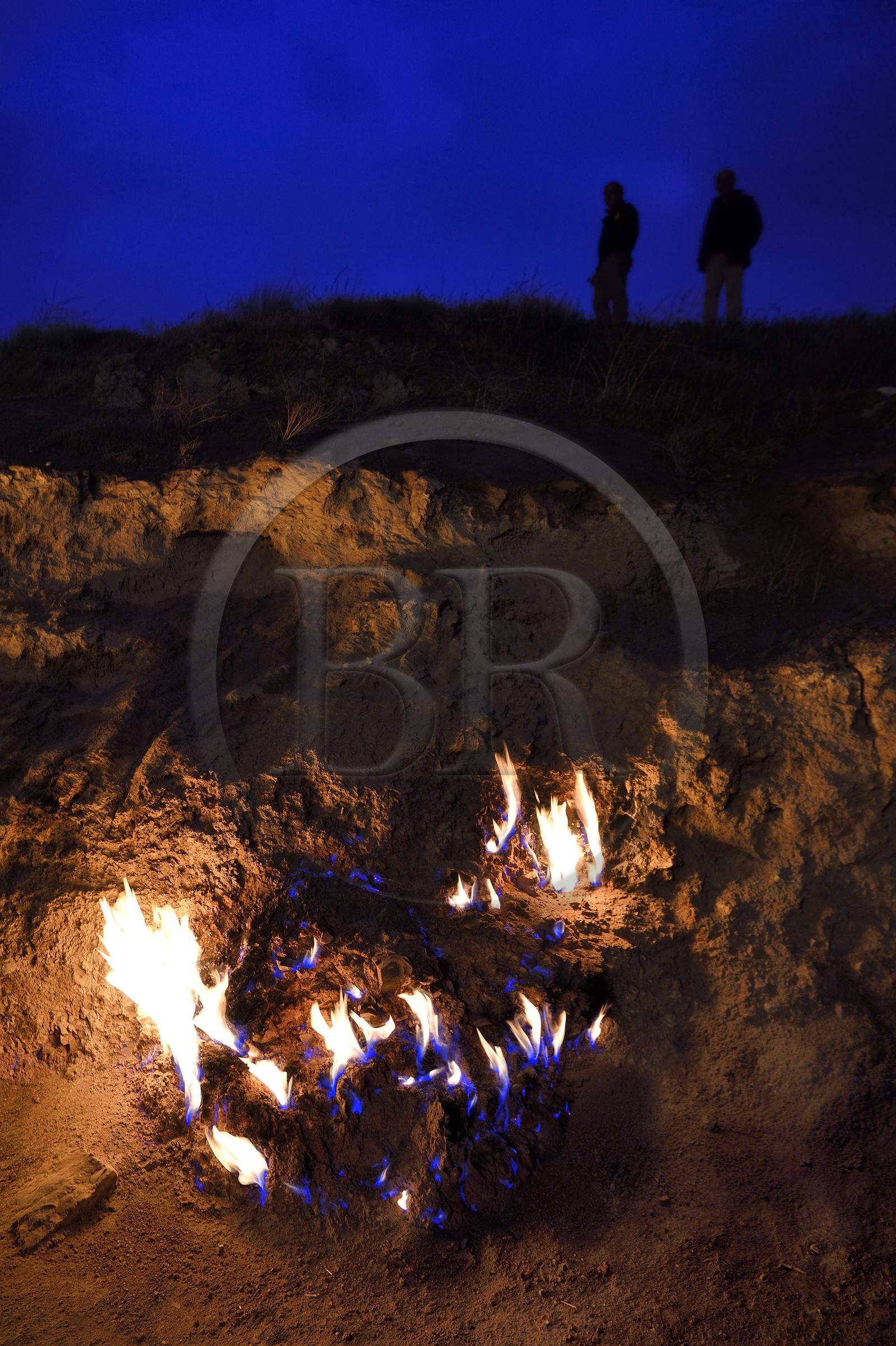 Azerbaïdjan, Bakou, Absheron Peninsula, Yanar Dag qui signifie «montagne en feu», est un feu de gaz naturel qui flamboie continuellement sur une colline