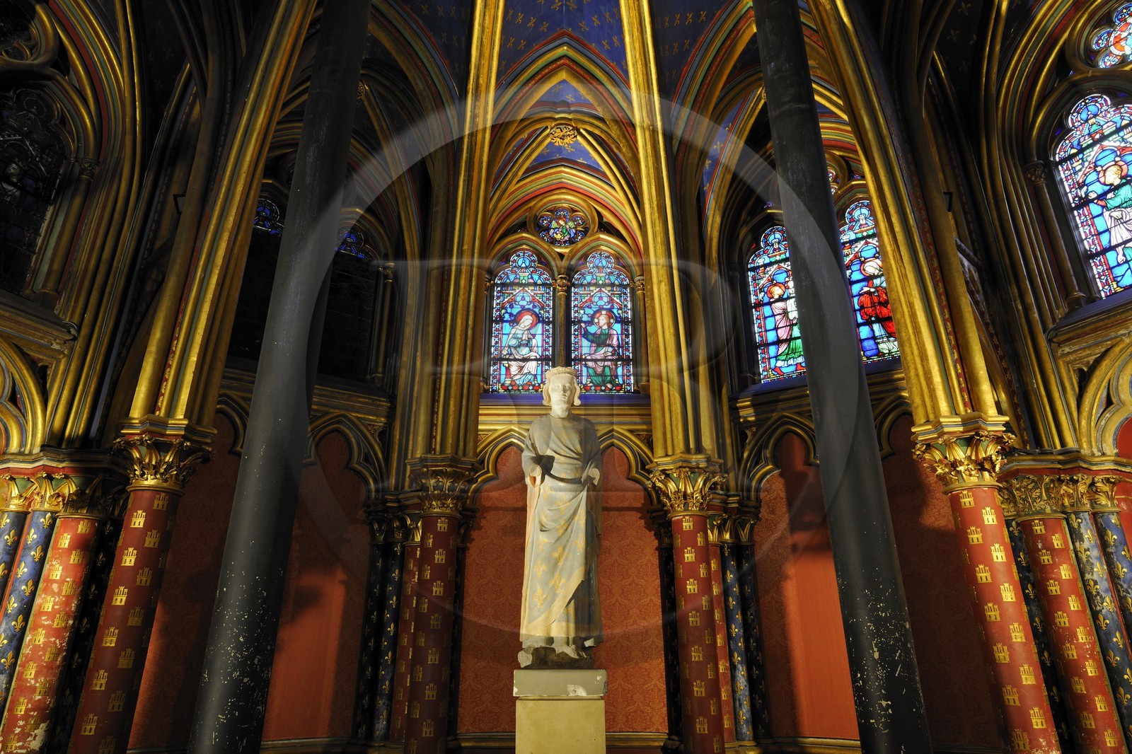 France, Paris, ile de la Cité, the Sainte Chapelle (the Holy Chapel), statue of Saint-Louis in the Lower Chapel
