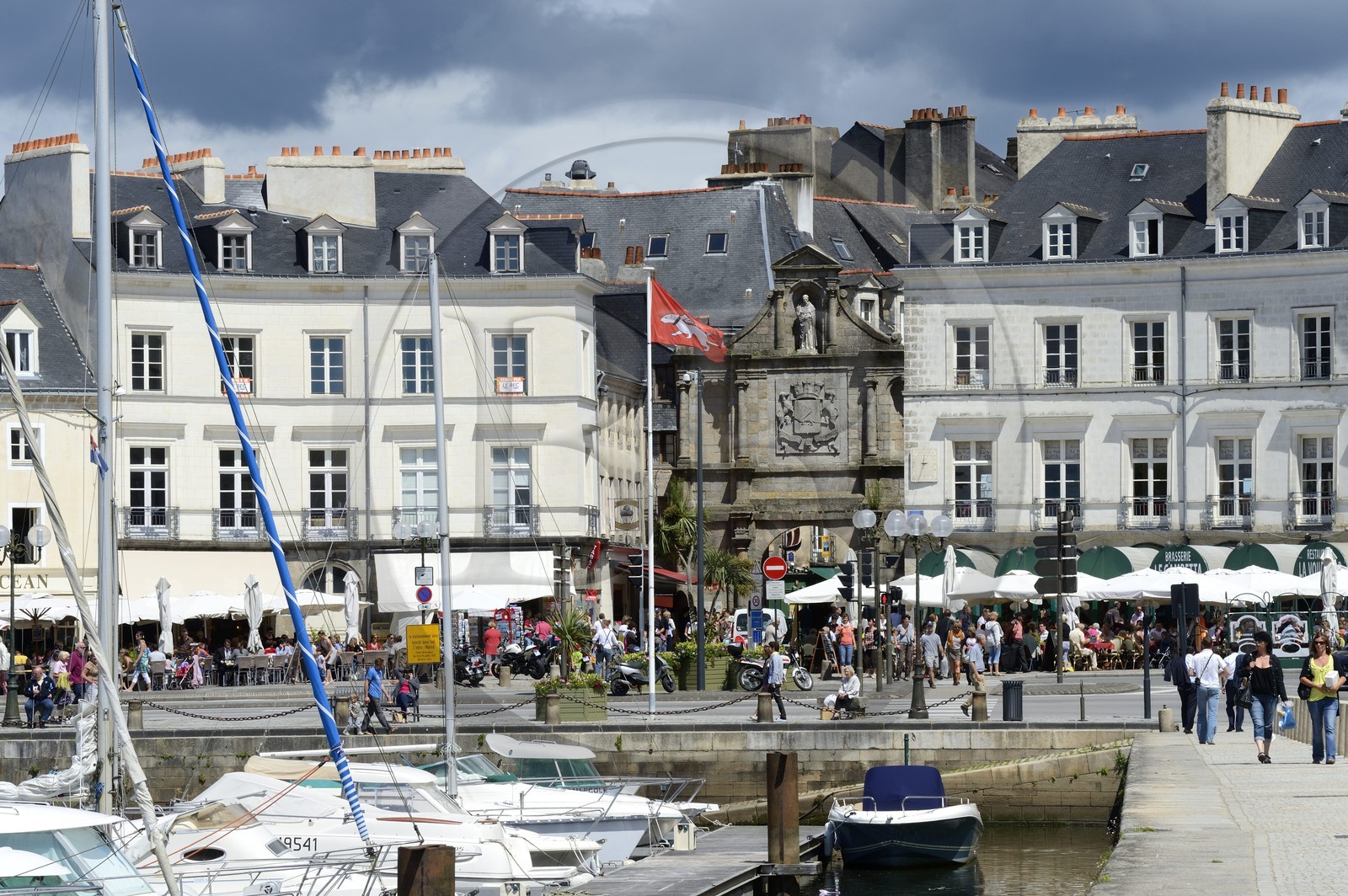 France, Morbihan (56), Golfe du Morbihan, Vannes, la Porte Saint Vincent au bout du port de plaisance