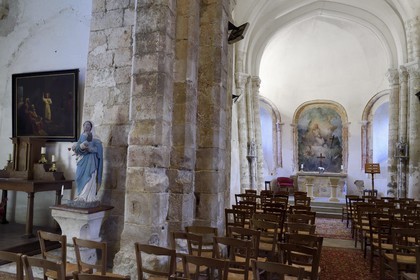 France, Yvelines (78), Montchauvet, l'église Sainte Marie-Madeleine, le chœur et la nef datant des XIIe et XIIIe siècles