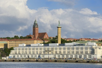 Sweden, Västra Götaland, Göteborg (Gothenburg), fishing port and the Masthugg church (Masthuggskyrkan) in the background