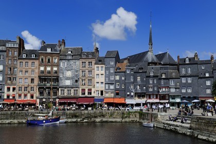 France, Calvados (14), Honfleur, le Vieux-Bassin,le quai Sainte-Catherine