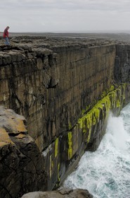 Irlande, Comté de Galway, Aran Islands, Inishmaan, les falaises au sud de l'ile