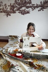 France, Haut-Rhin (68), Mulhouse, Musée de l'Impression sur Etoffes, Marie-Jo Gebel créatrice de l'étoffe de Noël officielle de la ville de Mulhouse, ici celle de 2021