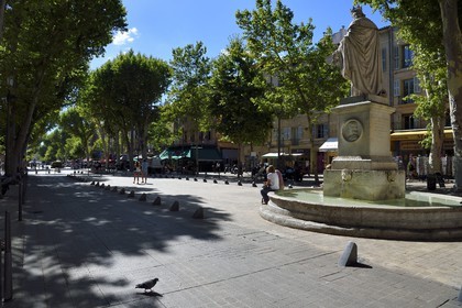 France, Bouches-du-Rhône (13), Aix en Provence, Cours Mirabeau, statue du Roi René