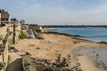 France, Ille et Vilaine, Cote d'Emeraude (Emerald Coast), Saint Malo, Bon Secours beach under the ramparts