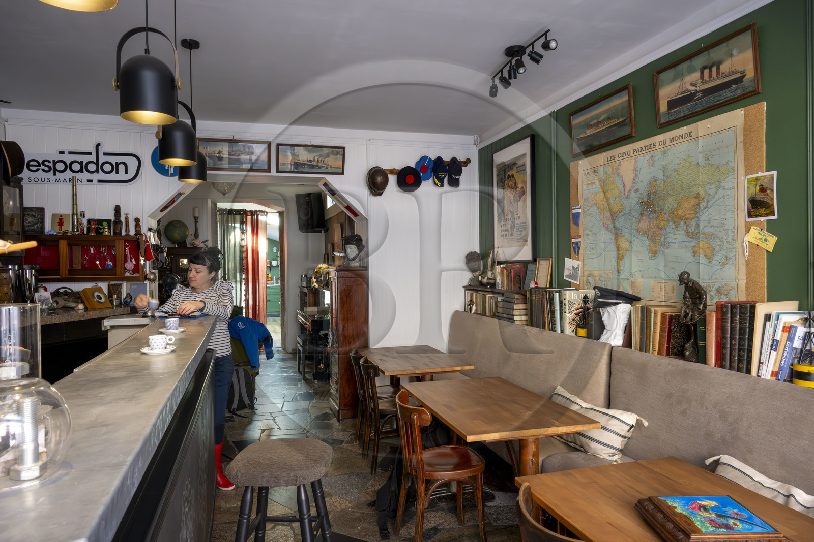 France, Loire-Atlantique (44), Saint-Nazaire, La Compagnie des 5 mondes et son bistrot installés dans un ancien hôtel-bar-pension du quartier de Penhoët