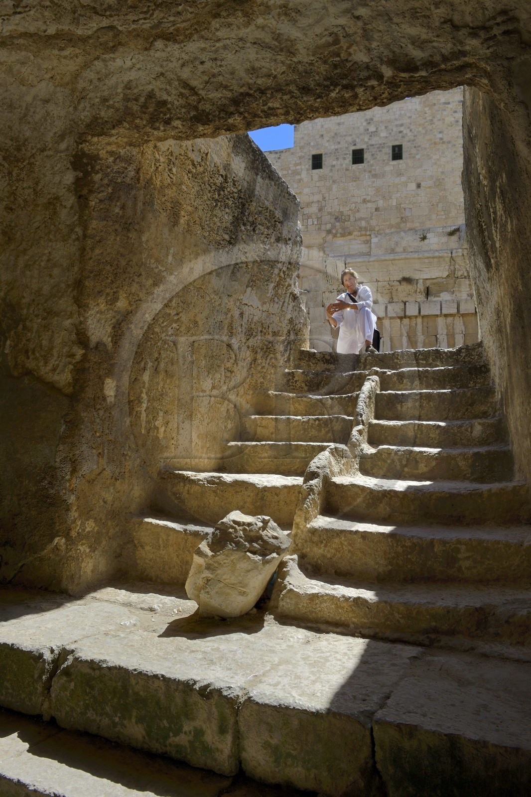 Israel, Jérusalem, ville sainte, vieille-ville classée Patrimoine Mondial de l'UNESCO, Le Mont du Temple au Centre Davidson, escalier du Mikvé (ou mikveh), bain rituel au pied du mur de soutènement ouest de l'esplanade du Temple construite par Hérode Ier le Grand