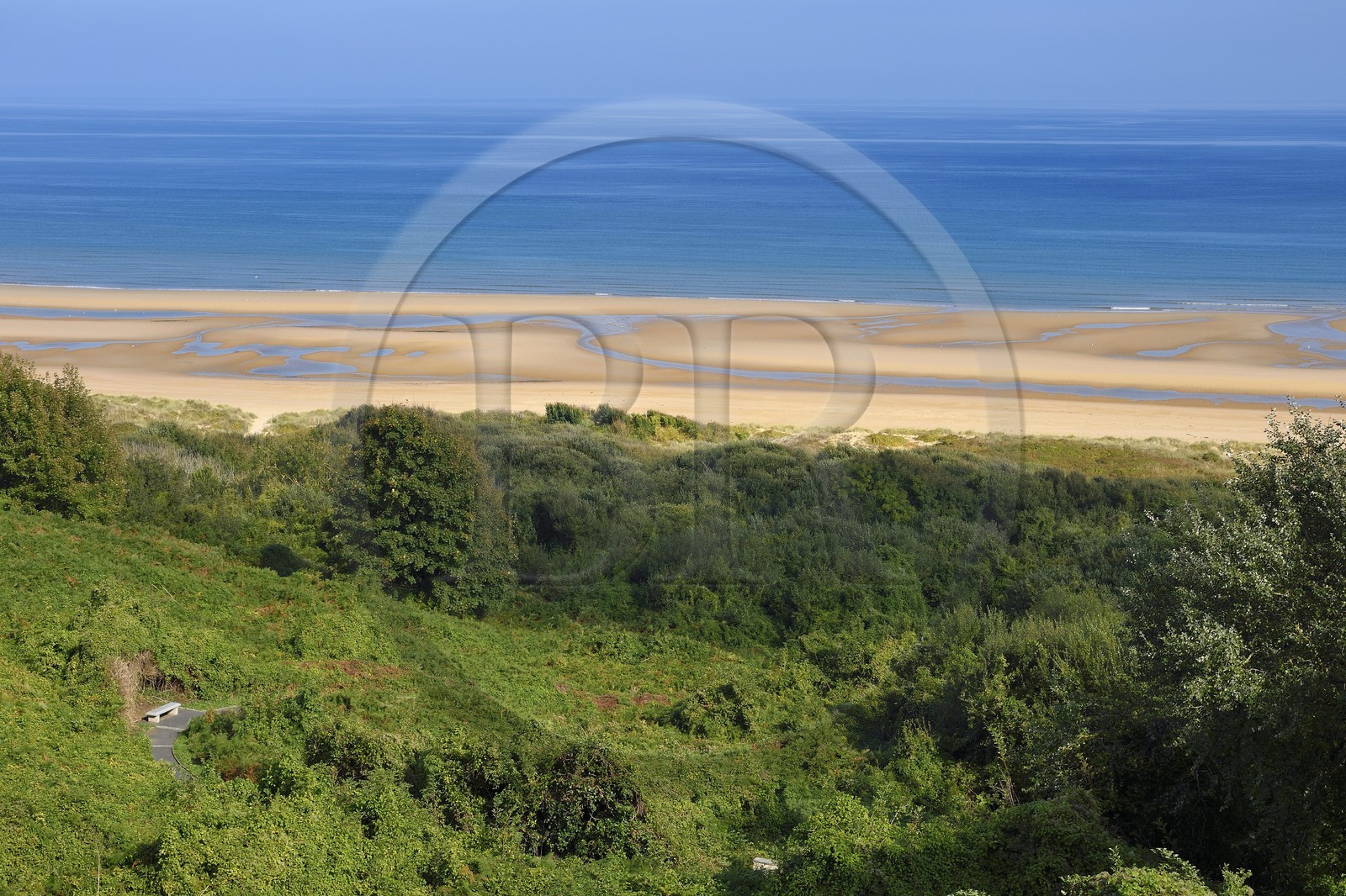 France, Calvados (14), Colleville-sur-Mer, plage du débarquement de Omaha Beach vu du cimetière américain