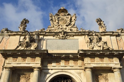 France, Var (83), Toulon, la base navale (Arsenal), la porte de l'Arsenal construite en 1738 et déplacée pour devenir l'entrée du musée national de la marine