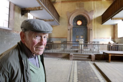 France, Bas-Rhin (67), Westhoffen, Roger Cahn, le dernier juif de Westhoffen né en 1930 dans l'ancienne synagogue