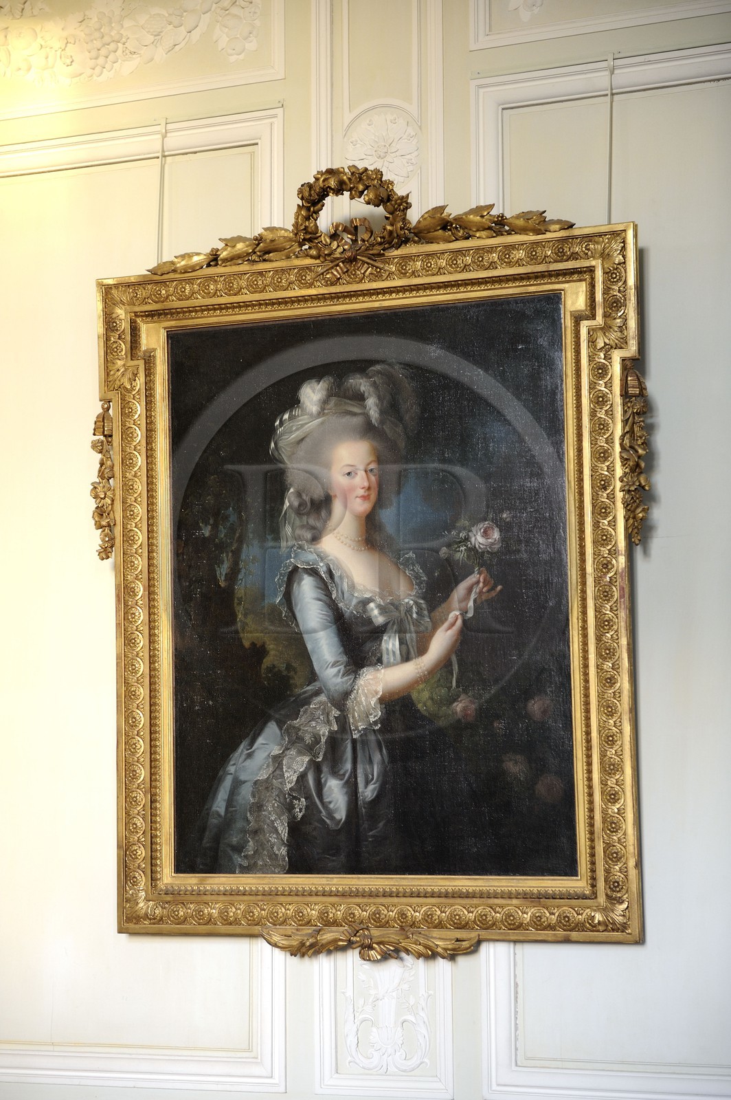 France, Yvelines (78), château de Versailles, classé Patrimoine Mondial de l'UNESCO, le domaine de Marie-Antoinette, le Petit Trianon, portrait de Marie-Antoinette à la rose d'Elisabeth Vigée-Le Brun