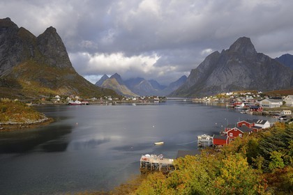 Norvège, Nordland, Iles Lofoten, ile de Moskenesoy, le village de pêcheurs de Reine