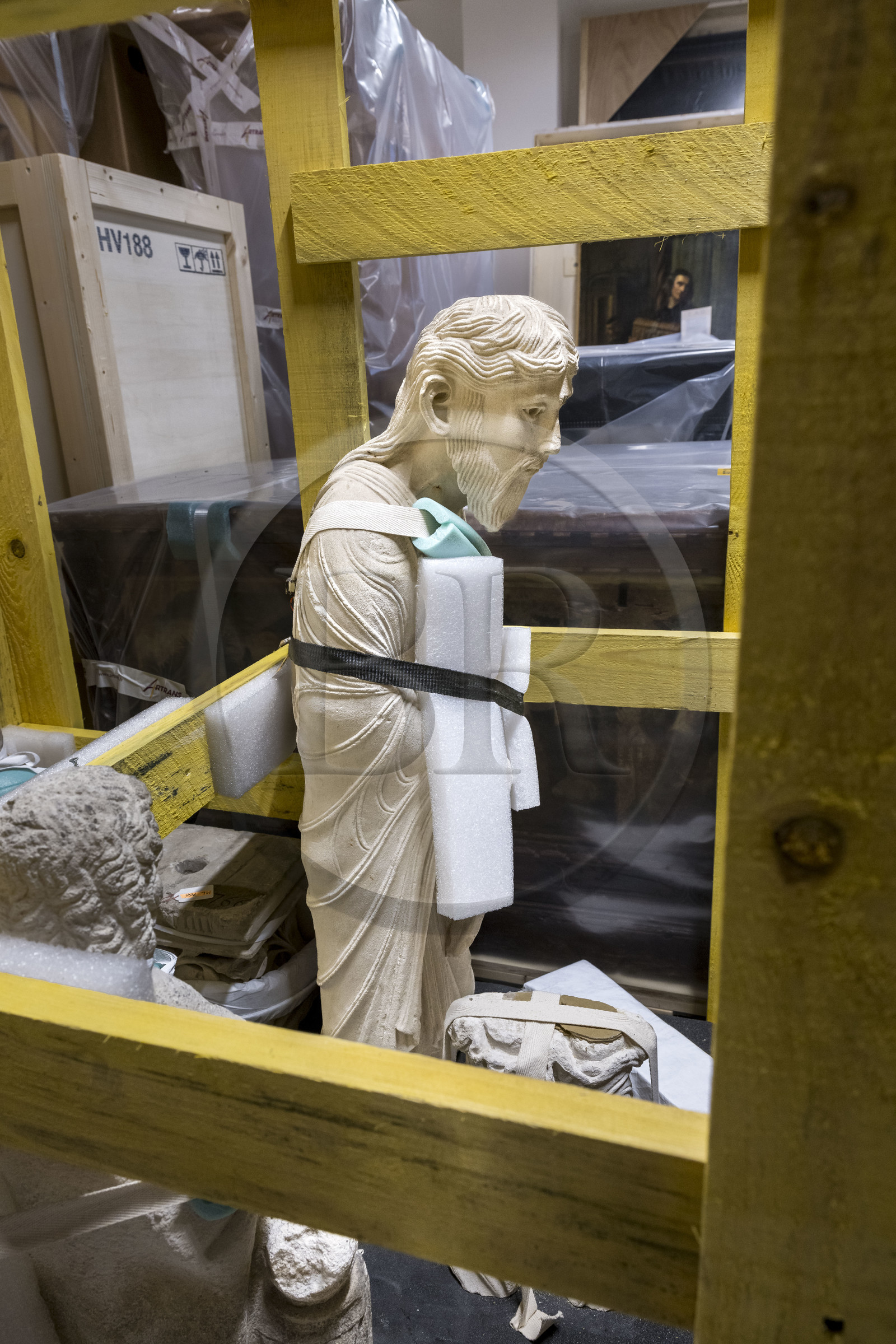 France, Saône-et-Loire (71), Autun, réserves du musée Rolin, le moine Martin, Saint André, statue du XIIe siècle provenant du tombeau de Saint Lazare