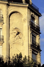 France, Paris (75), square du Temple, cadran solaire d'un immeuble début du 20ème siècle, rue Perrée