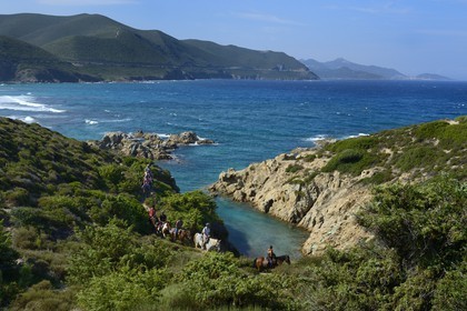 France, Haute Corse, Nebbio, Agriates Desert, Peraiola Cove, riders on the East of Ostriconi beach