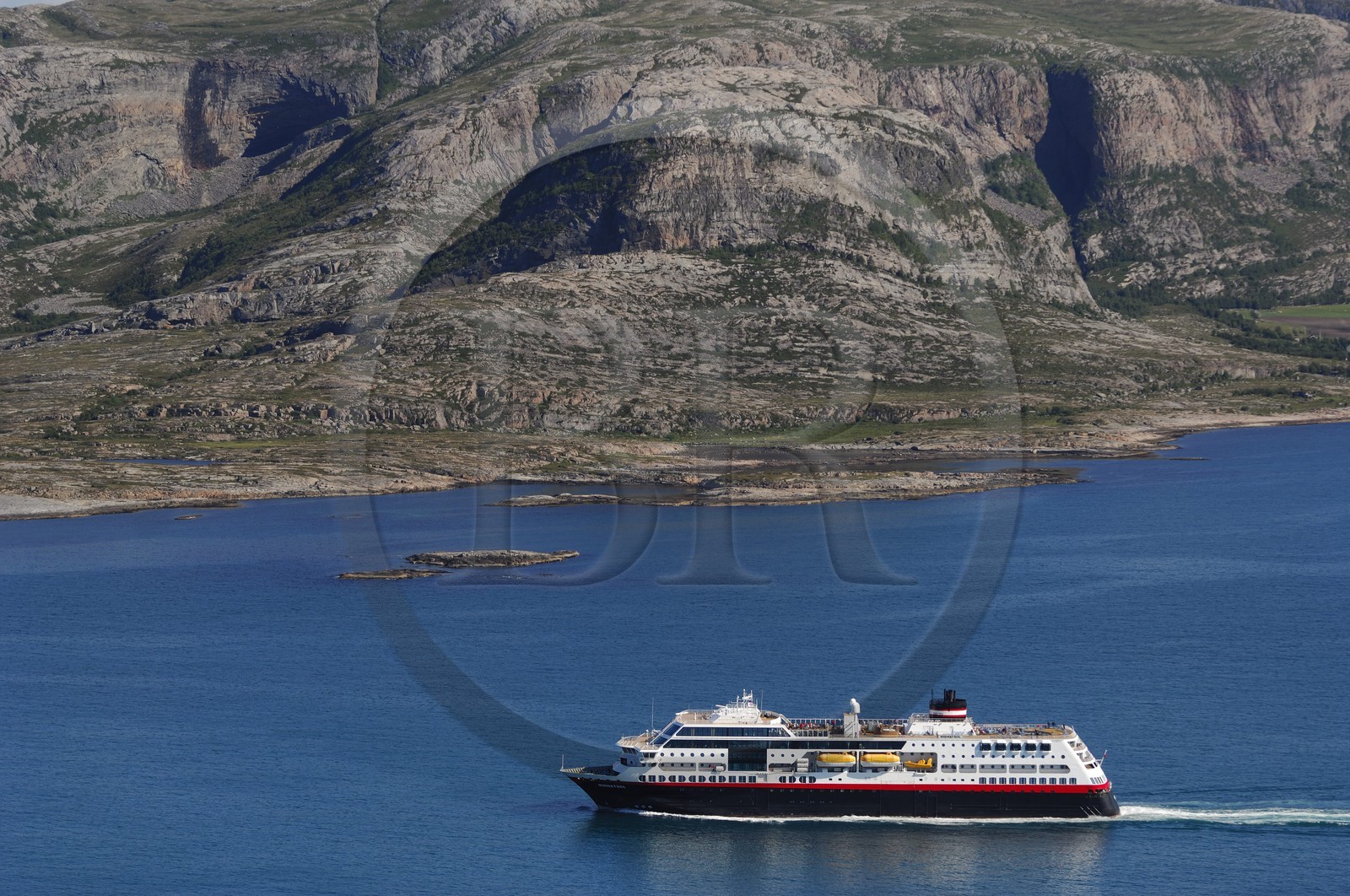 Norvège, Sor-Trondelag, l'Express côtier Hurtigruten (vue aérienne)