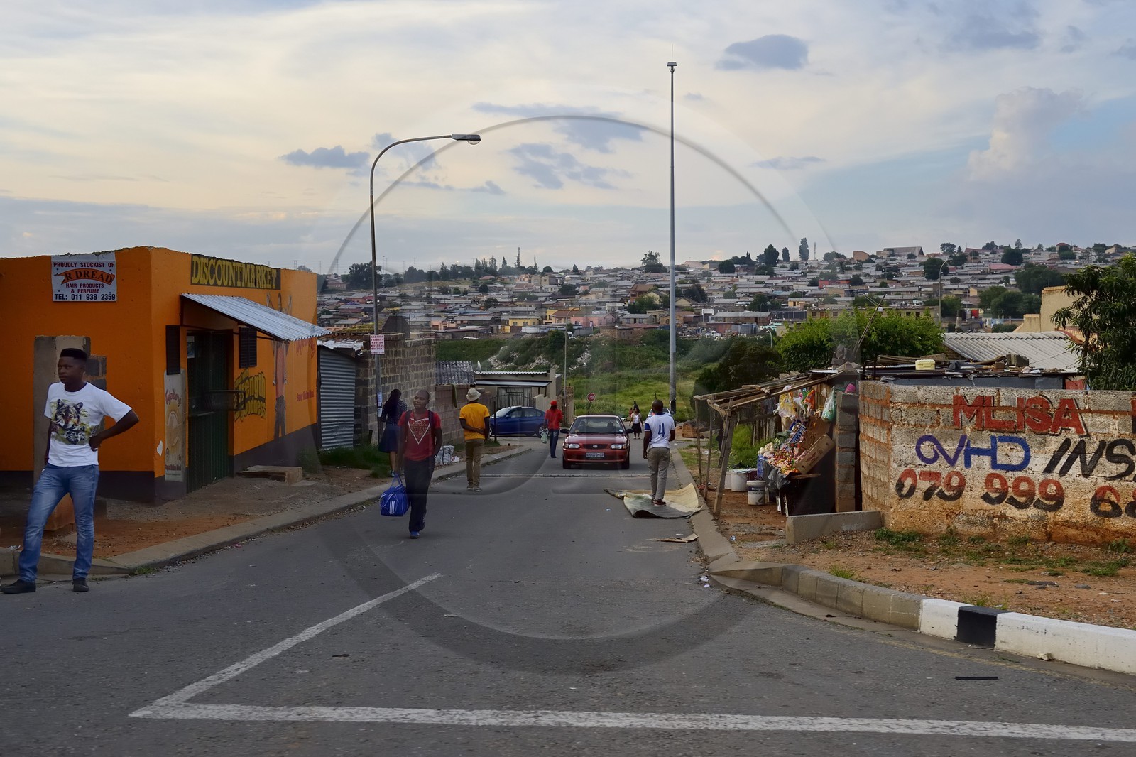 Afrique du Sud, province de Gauteng, Johannesburg, Soweto, quartier de Diepkloof, le township le long de Immink drive