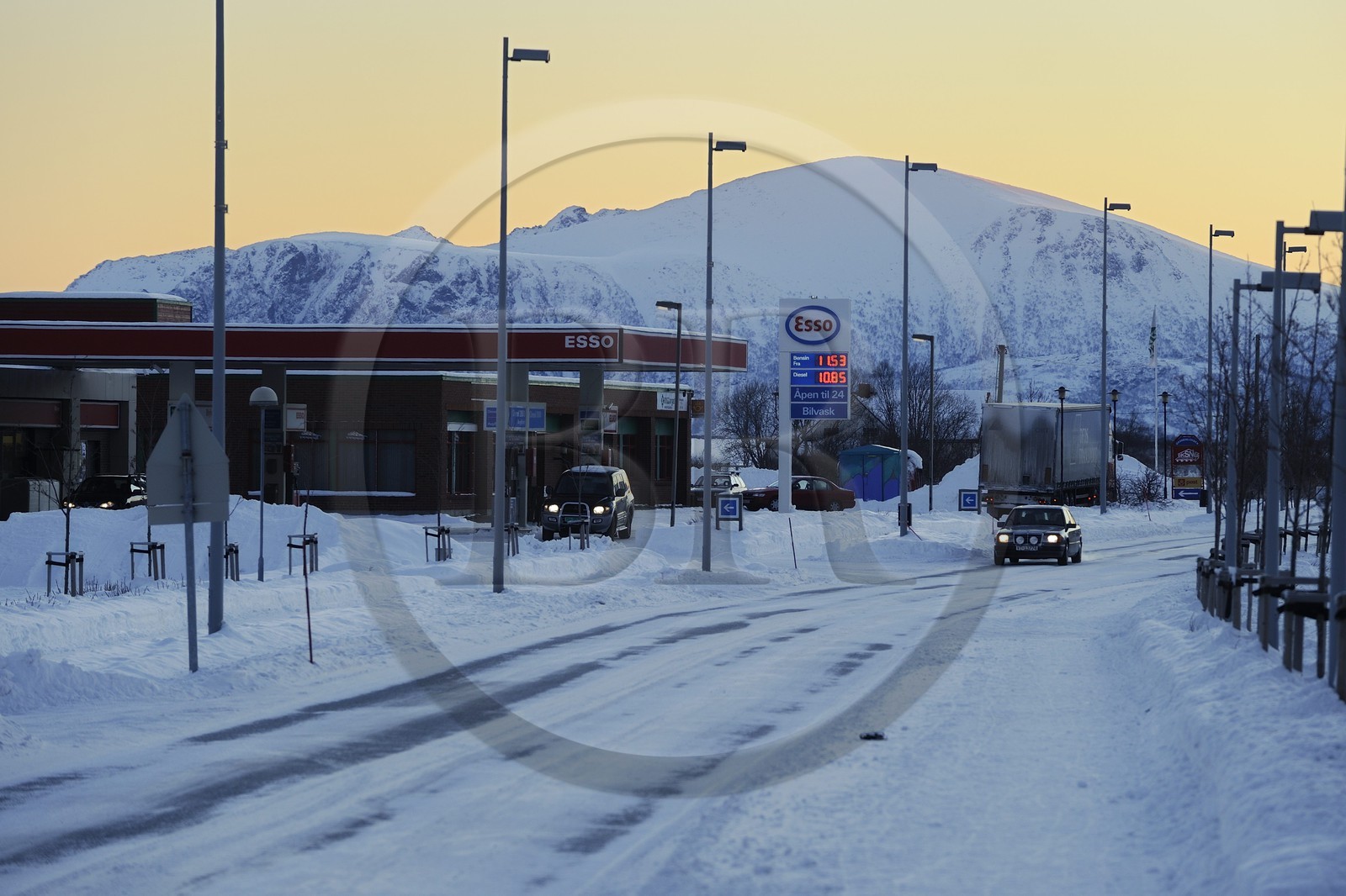 Norvège, Nordland, iles des Westeralen, village de Myre, station essence