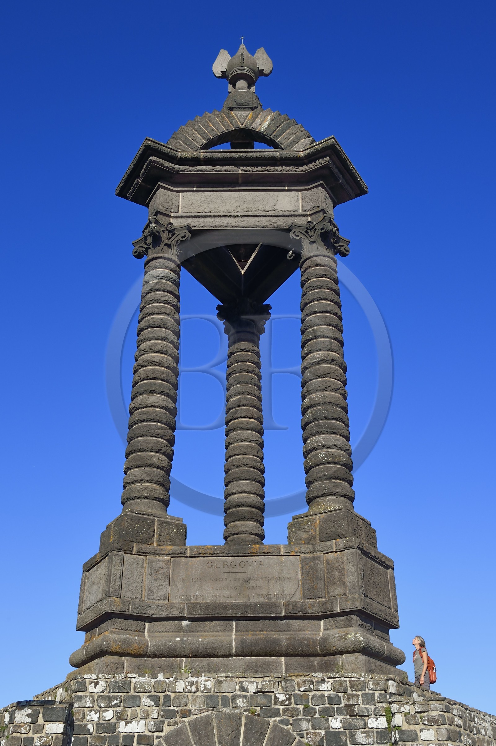 France, Puy-de-Dôme (63), plateau de Gergovie, site historique de la bataille entre les Arvernes et les légions de César en 52 avant Jésus-Christ, monument commémoratif de Gergovie dédié à Vercingétorix par l'architecte Jean Teillard en 1900
