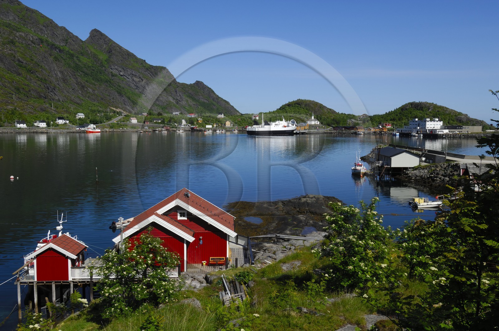 Norway, Nordland County, Lofoten Islands, Moskenes island, ferry in the small harbour of Sorvagen
