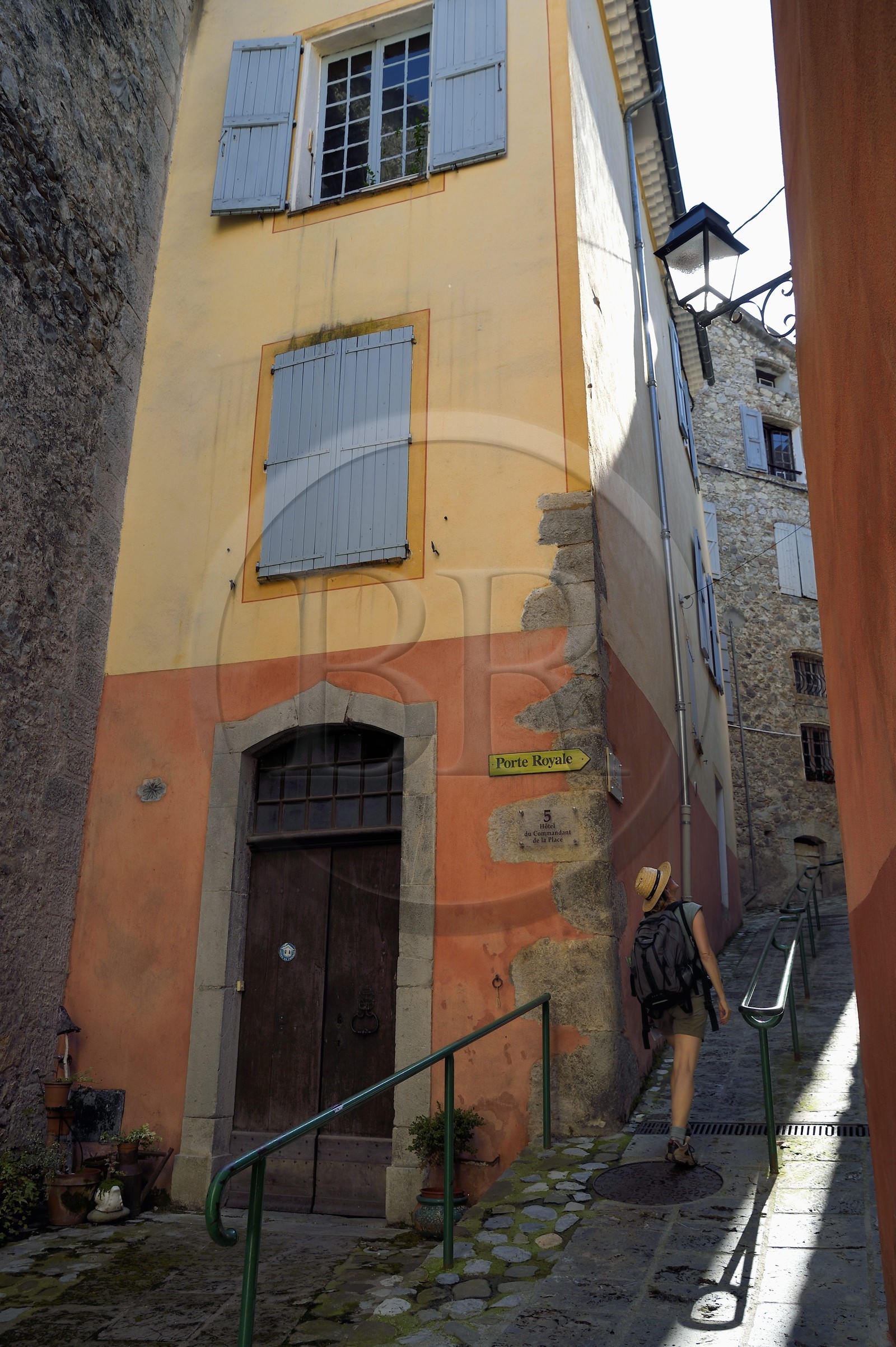 France, Alpes-de-Haute-Provence (04), cité médiévale d'Entrevaux fortifiée par Vauban, Hotel de commandant de la place