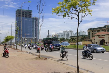 Vietnam, Hanoï, Cau Giay district, the Keangnam Hanoi Landmark Tower is a supertall skyscraper 336m under construction in Pham Hung Boulevard and the highest in the country
