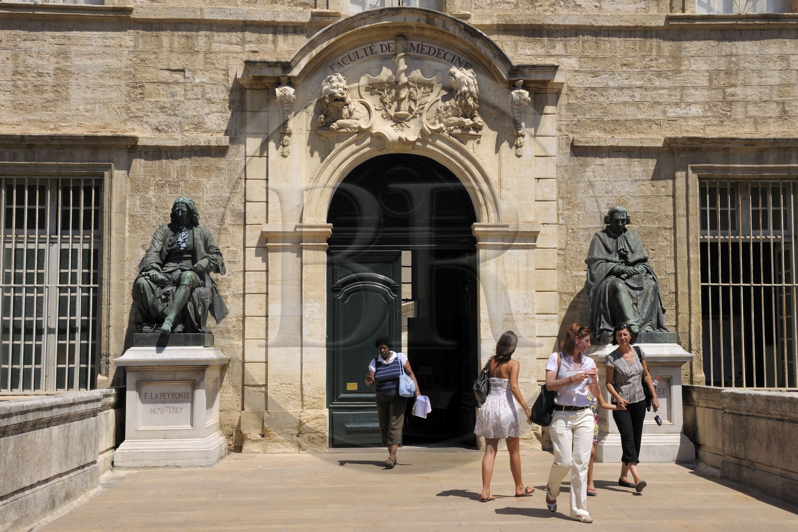 France, Hérault (34), Montpellier, centre historique, faculté de médecine, l'entrée principale