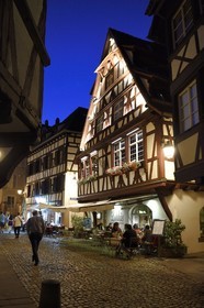 France, Bas-Rhin (67), Strasbourg, vieille ville classée au Patrimoine Mondial de l'UNESCO, quartier de la Petite France, rue du bain aux Plantes