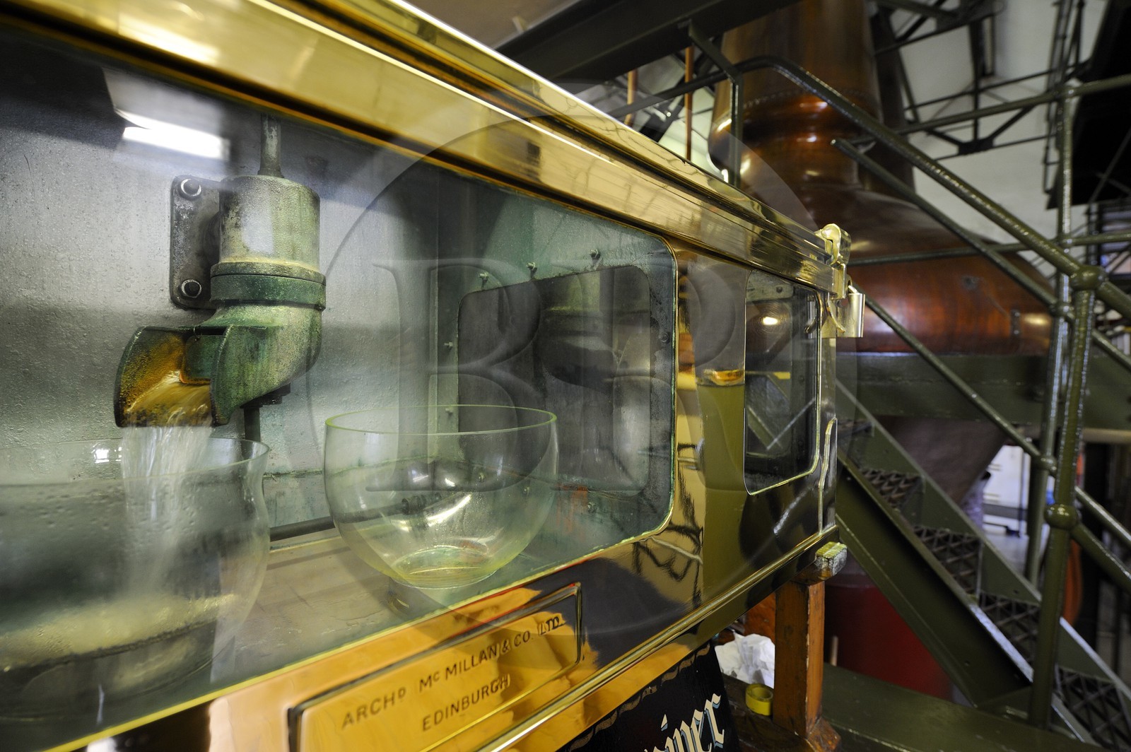 Royaume-Uni, Ecosse, Hébrides intérieures, Ile de Islay, Port Ellen, distillerie de whisky Ardbeg, récepteur d'alcool intermédiaire