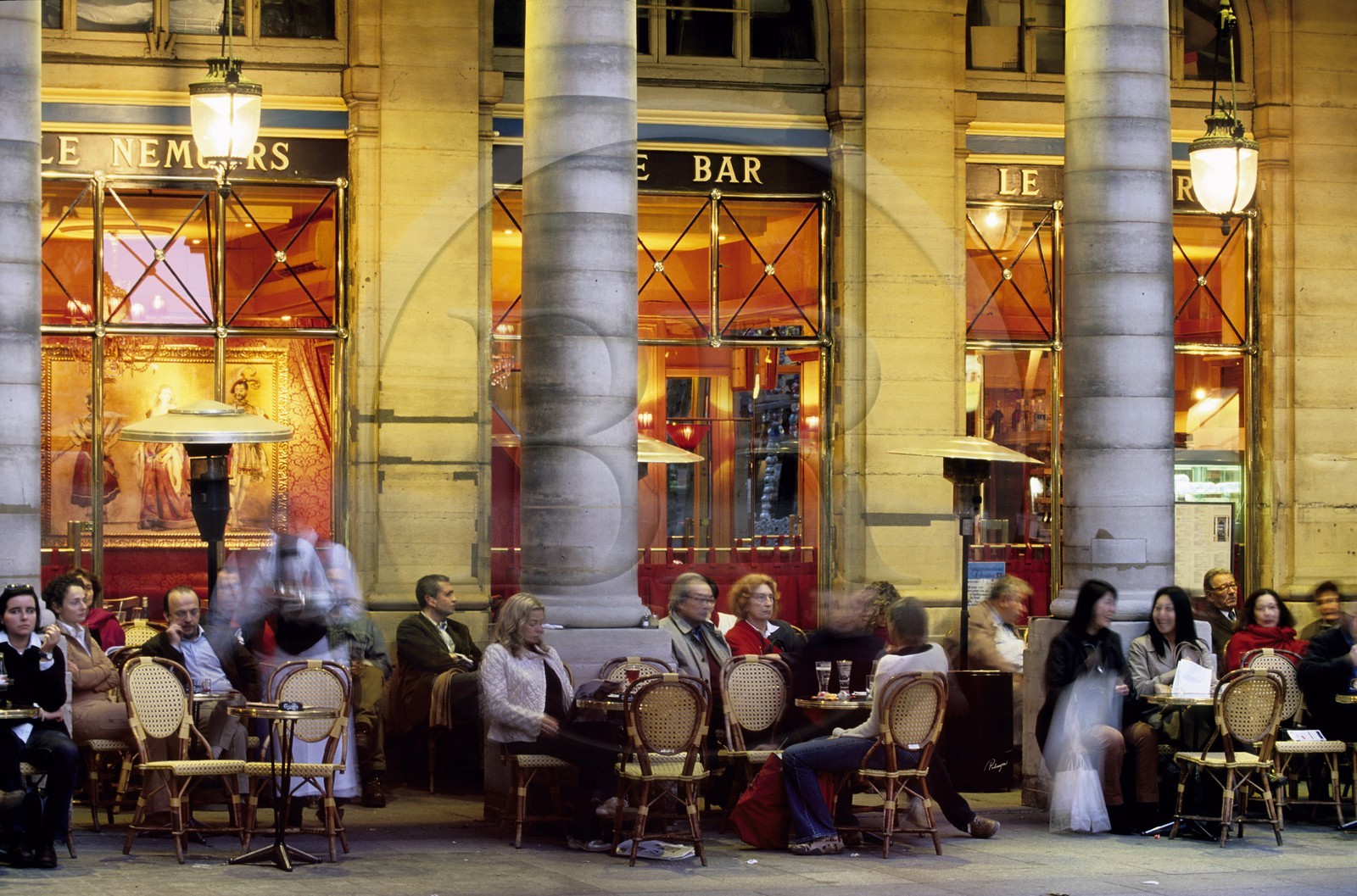 France, Paris (75), café Le Nemours, place du Palais Royal