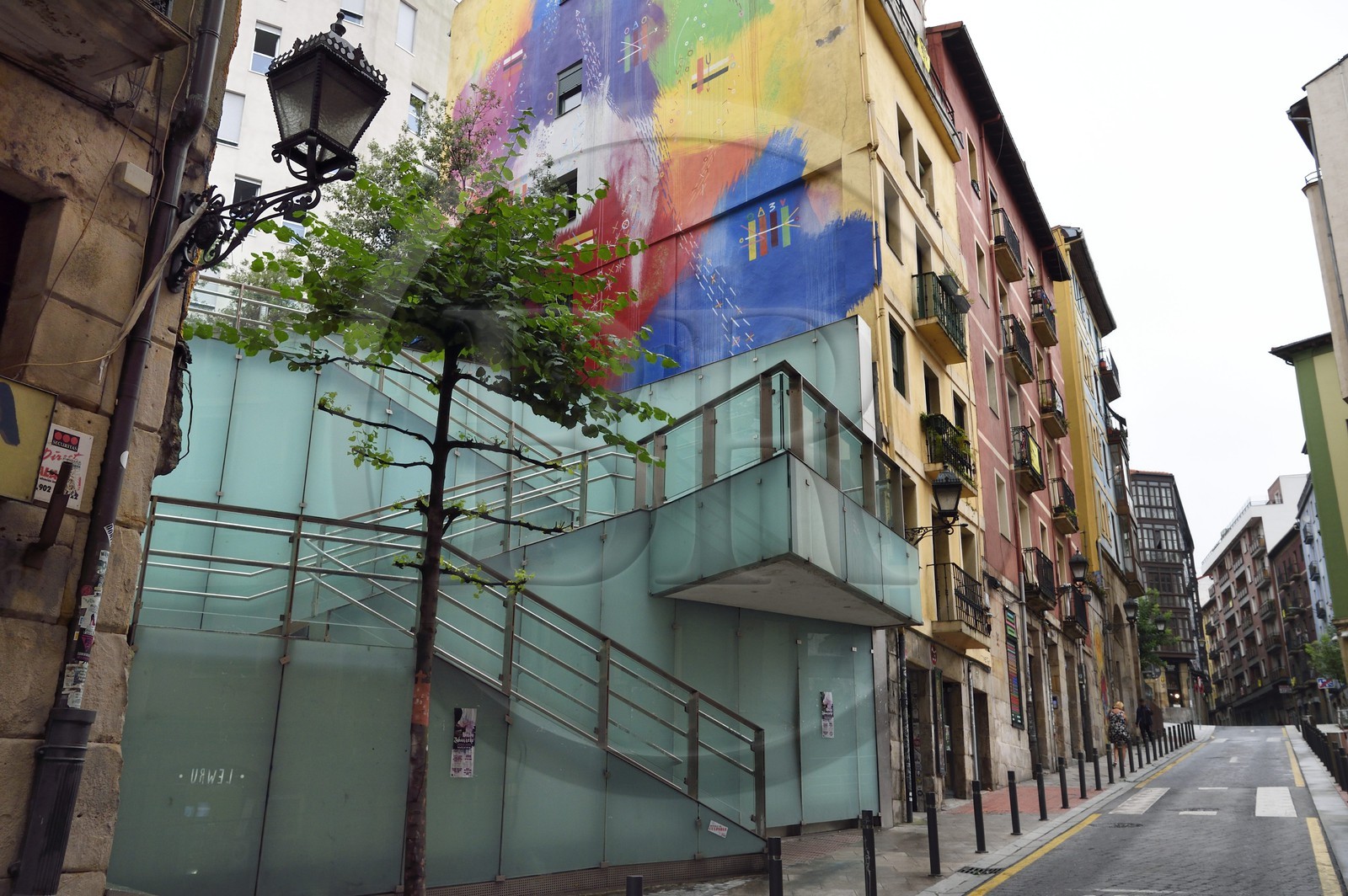 Espagne, Pays basque espagnol, Biscaye, Bilbao la Vieja (Bilbi), graffiti oeuvre de Sergio Hidalgo Paredes alias Sixe Paredes