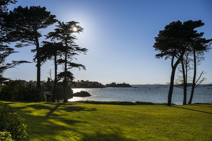 France, Cotes-d'Armor, Cote d'Ajoncs, Penvénan, Port Blanc, place called Rocher du Voleur(Thief's Rock)