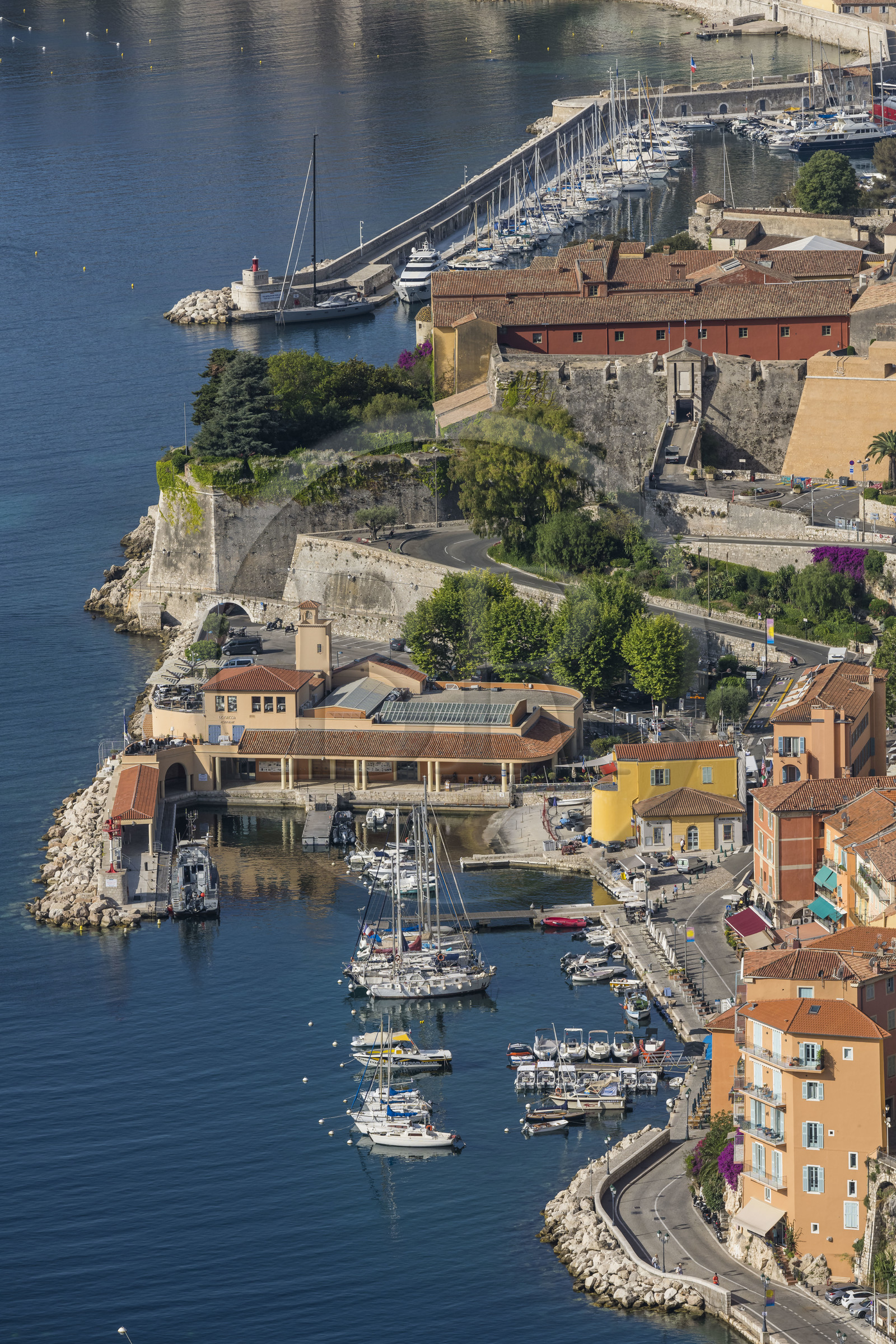 France, Alpes-Maritimes (06), Villefranche-sur-Mer, vieille ville avec la Citadelle du XVIème siècle et le port dans la Rade de Villefranche sur Mer