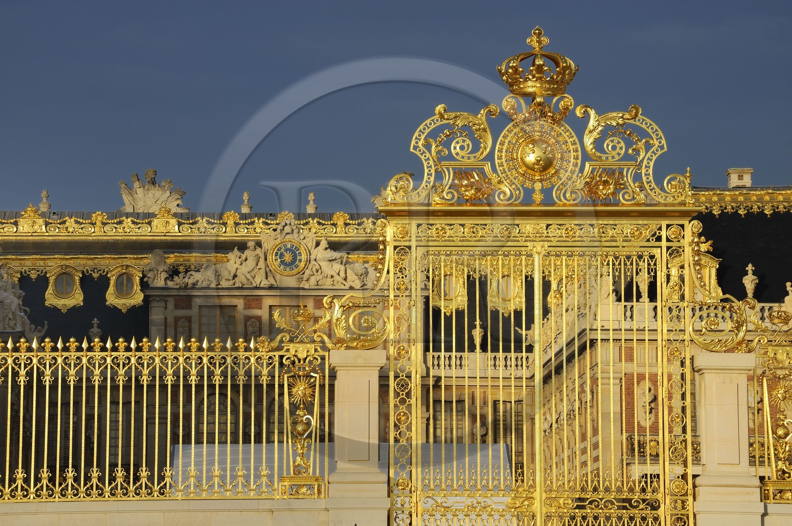 France, Yvelines (78), château de Versailles, classé Patrimoine Mondial de l'UNESCO, la grille royale dessinée par Mansart